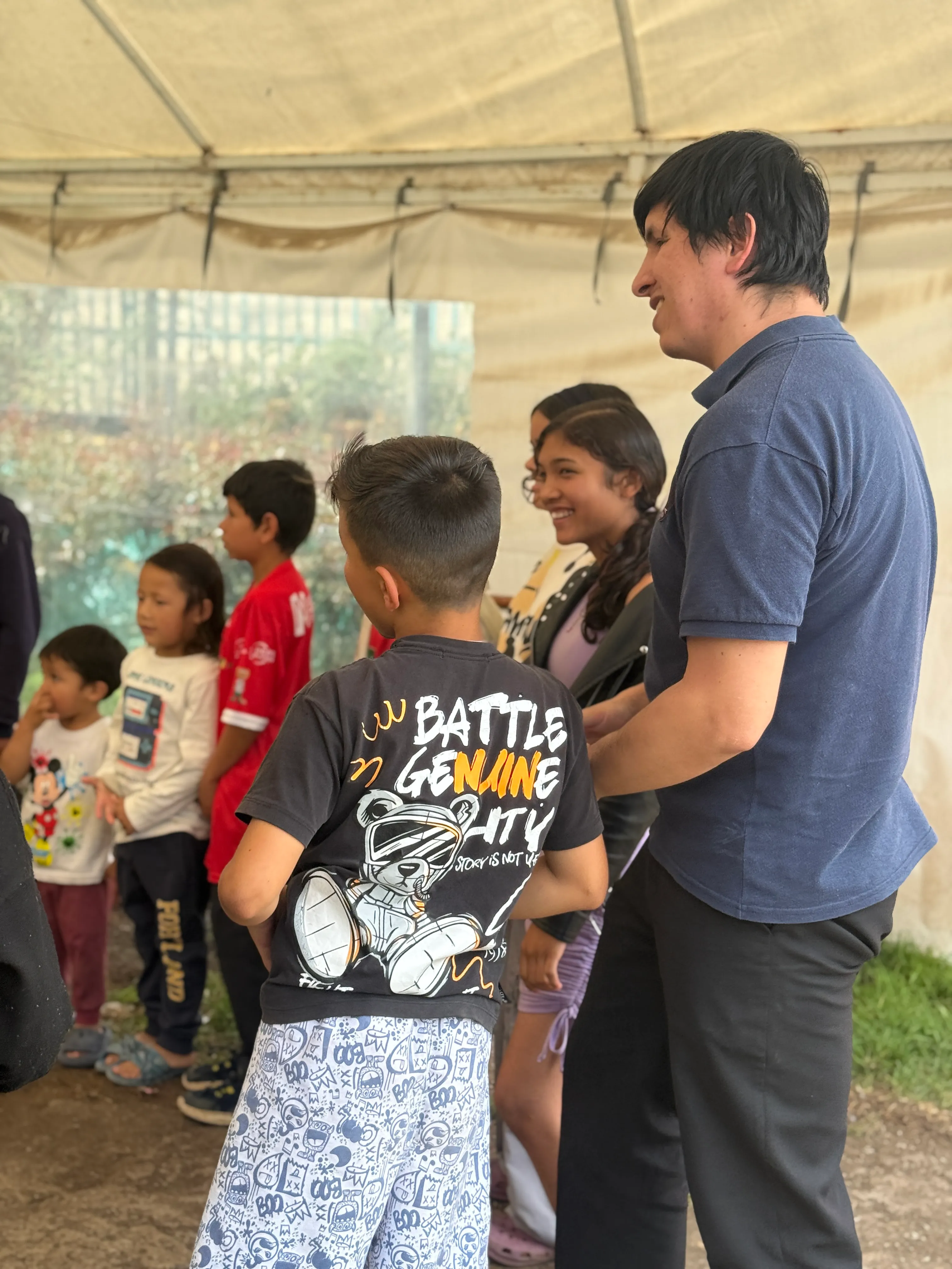 Andrés liderando capacitación inclusiva