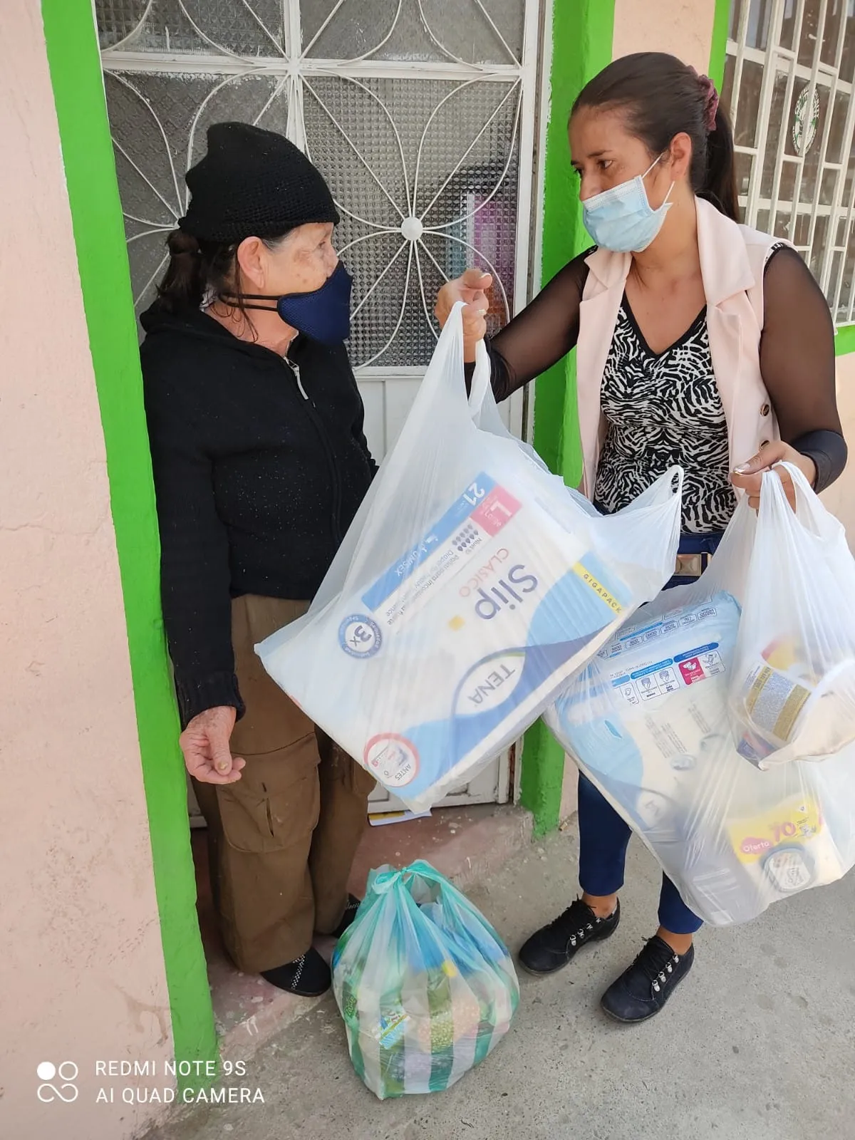 Entrega de donaciones EMSI